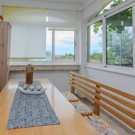 Lovely In With Kitchen 아파트