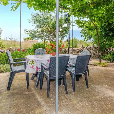 Apartamento Lovely In With Kitchen Privlaka (Zadar)