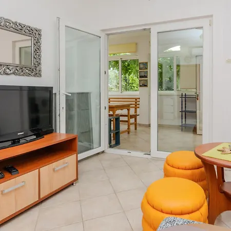 Lovely In With Kitchen Apartament